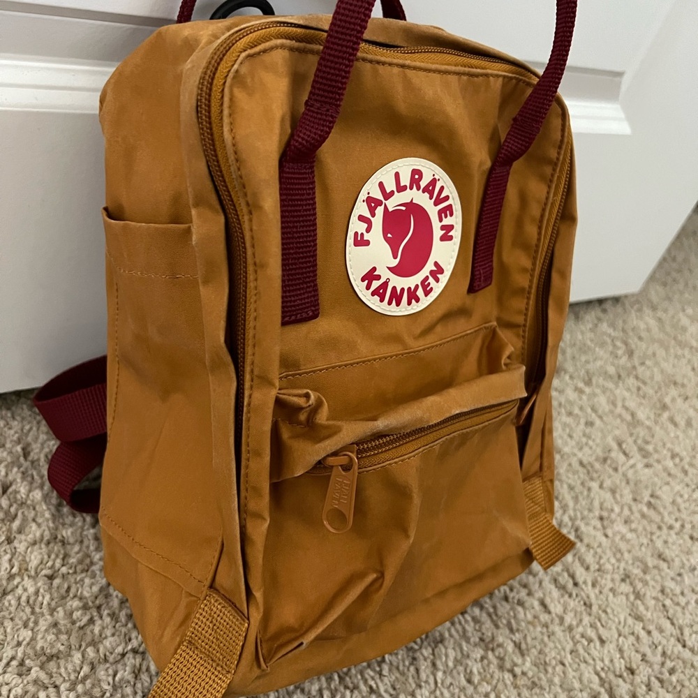 Everyday Outdoor Kanken Mini - great condition, only used once, no tags